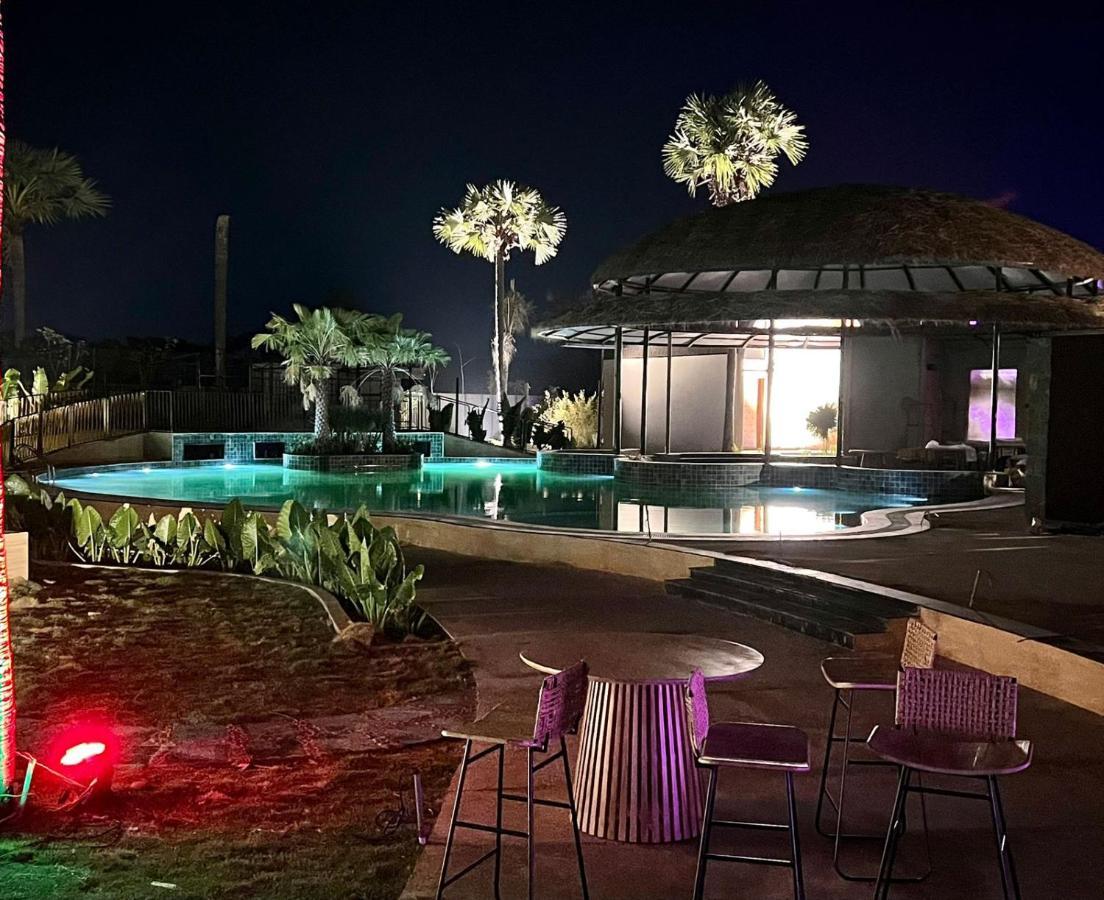 V Hotels And Resorts Chirala Eksteriør billede
